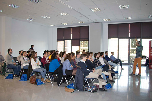Presentación de proyectos empresariales universitarios en Idea Factory
