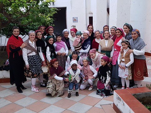 Escuela de Danza de Ana Valme Ortega visita a las Carmelitas