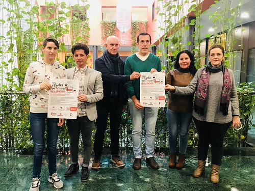 Presentación de la campaña de concienciación sobre las mascotas como regalos de Navidad