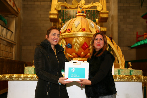 Hospital San Agustín entrega de botiquines Cabalgata de Reyes Magos