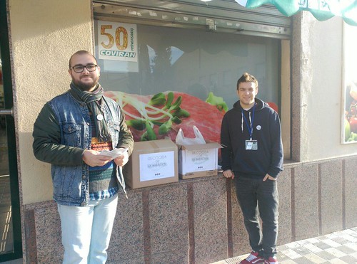 Juventud en marcha recogida solidaria de alimentos