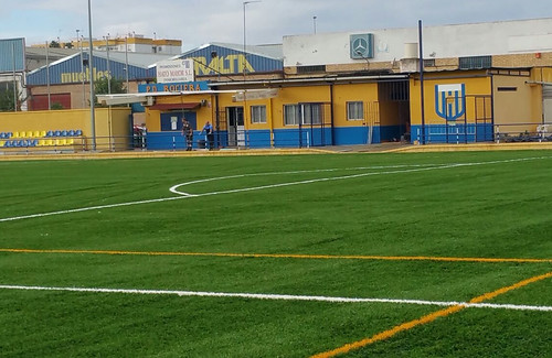 Campo municipal Manuel Adame con césped artificial