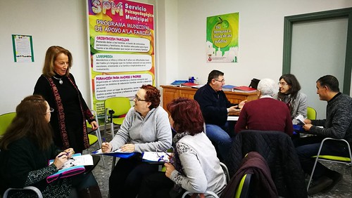 Escuela de Familia SPM taller sobre cómo afrontar la adolescencia