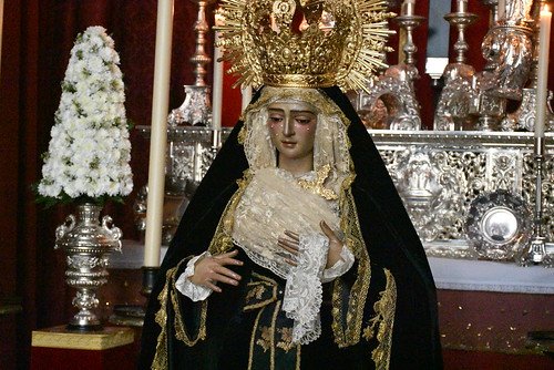 Besamano de la Virgen de la Soledad de Santo Entierro