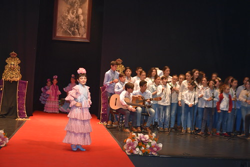 Desfile de moda flamenca de las Hermanas Serrano a beneficio de la Hermandad del Rocío