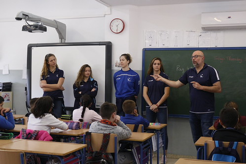El Cajasol Juvasa Voley visita el Colegio Maestra Dolores Velasco