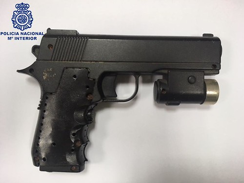 Menor amenaza a profesores de un instituto con arma simulada