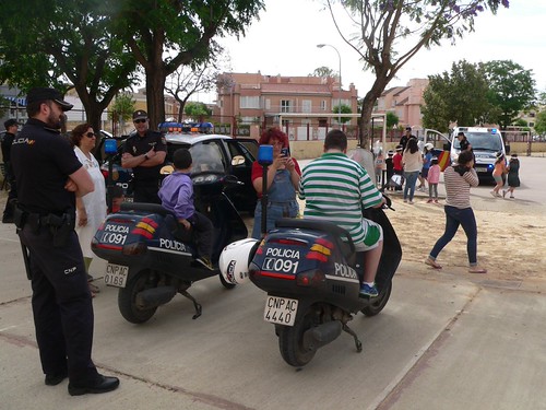 Exhibición de la Policía Nacional en el Colegio Maestro Enrique Díaz Ferrera