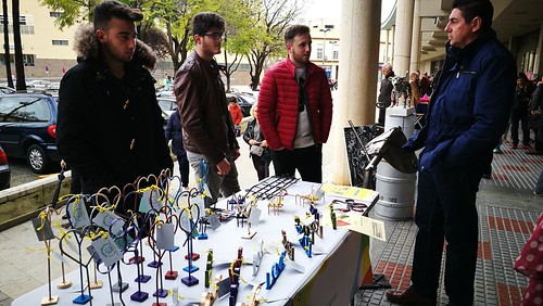 Mercadillo de metal del IES El Arenal en la muestra al aire libre