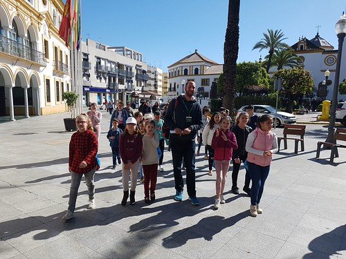 Paseo infantil por la historia de Dos Hermanas del Club Juan Velasco