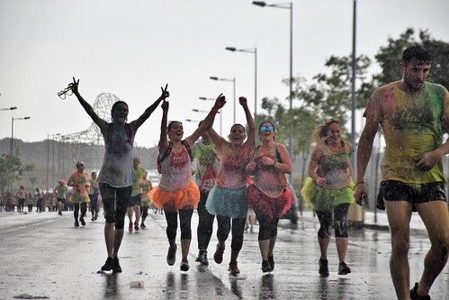 Primera edición del festival y carrera Holi Colours en Entrenúcleos