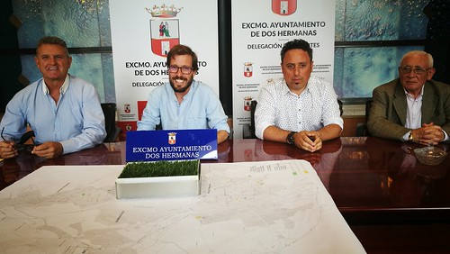 Presentación de la inversión del superávit para la instalación de césped artificial en seis campos de fútbol