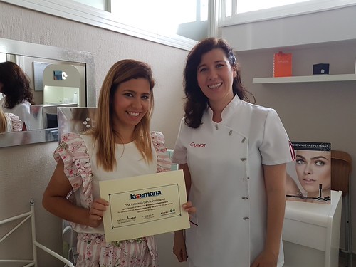 Entrega del premio del concurso fotografíco #deferiaconlasemana18 Estafanía García Domínguez Estética Isabel
