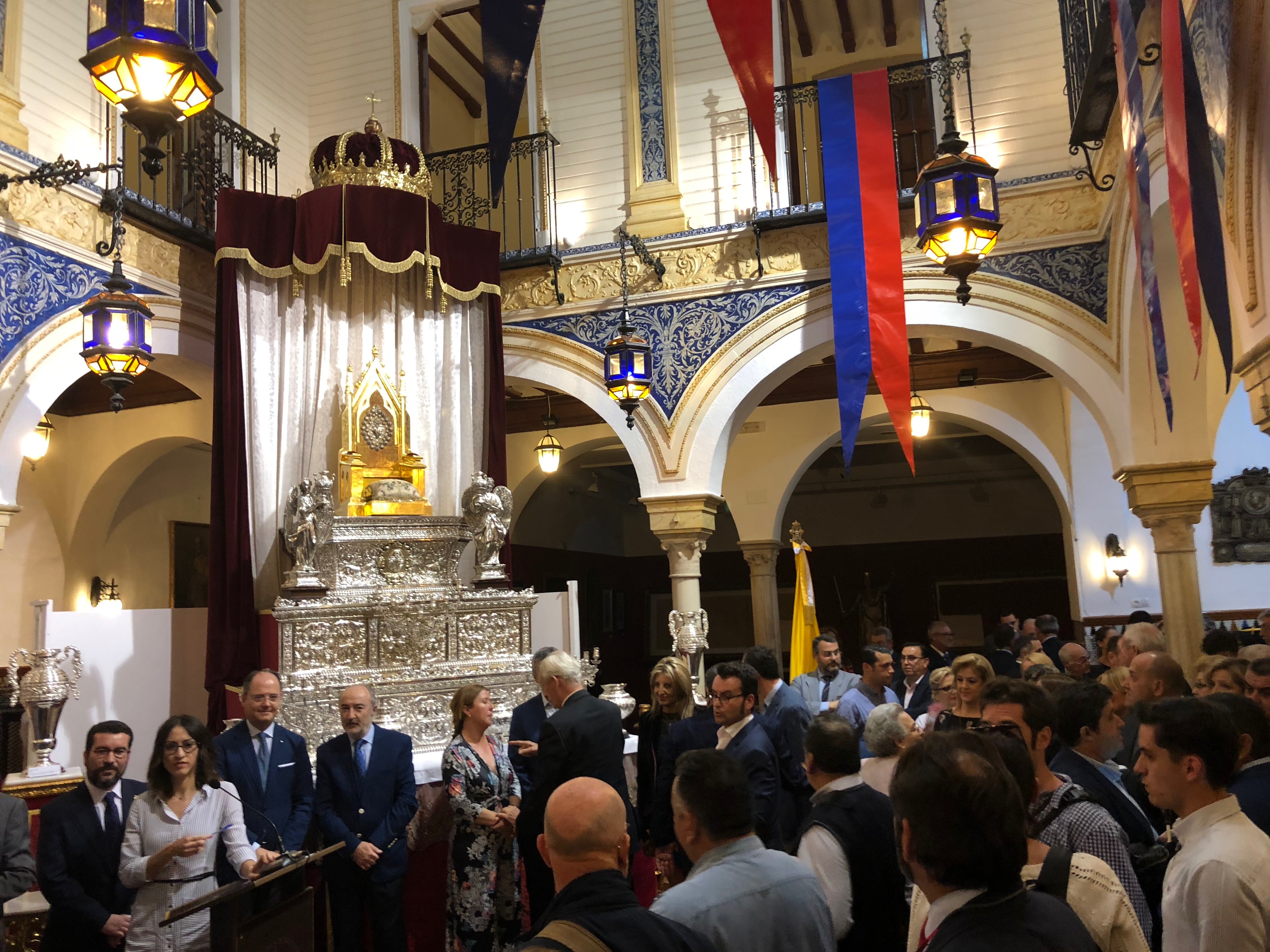 Inauguración de la exposición de Valme en el Círculo Mercantil de Sevilla