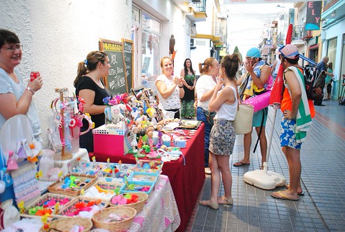 Mercadillo artesanal en la calle San Sebastián