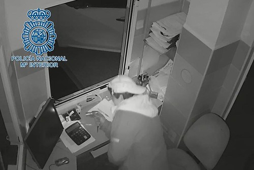 Policía Nacional robo con fuerza en locales comerciales