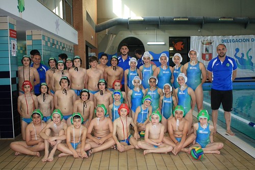 Alevines del Club Waterpolo Dos Hermanas