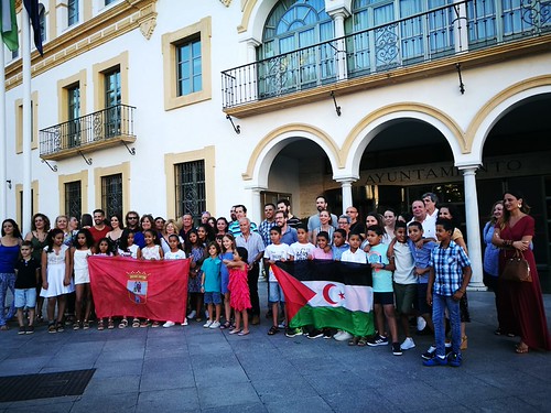 Recepción de los niños y niñas saharauis en el Ayuntamiento de Dos Hermanas
